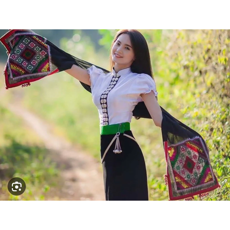 Piêu Scarf of the Thai People in Vietnam: Hand-embroidered and Indigo-dyed