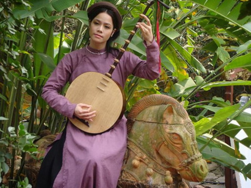 Vietnamese Moon Lute – Traditional Vietnamese Instrument with Mother of Pearl Inlay for Beginners