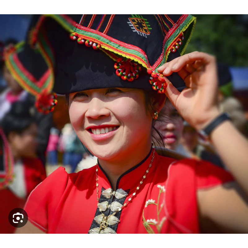 Piêu Scarf of the Thai People in Vietnam: Hand-embroidered and Indigo-dyed