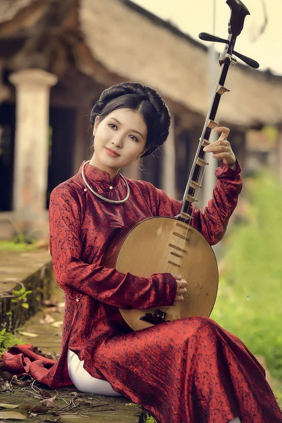 Vietnamese Moon Lute – Traditional Vietnamese Instrument with Mother of Pearl Inlay for Beginners