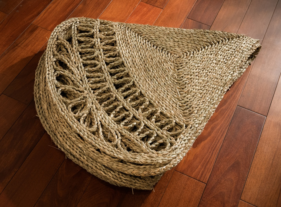 Seagrass Carpet D120cm Handcrafted by Skilled Artisans in Kim Son, Ninh Binh, Vietnam