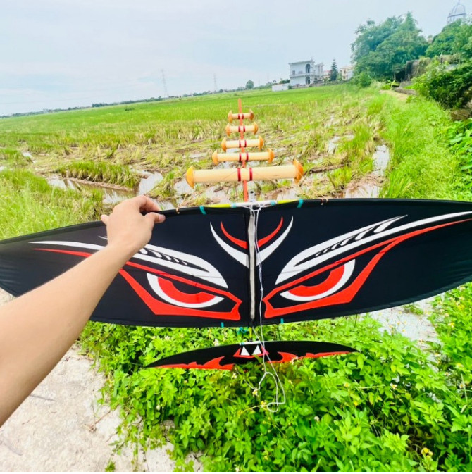 Combo Kite and Flute Kite: 5-Chamber Kite Flute and Kite’s Carbon Frame ranging 2m - Vietnamese Folk Handicraft