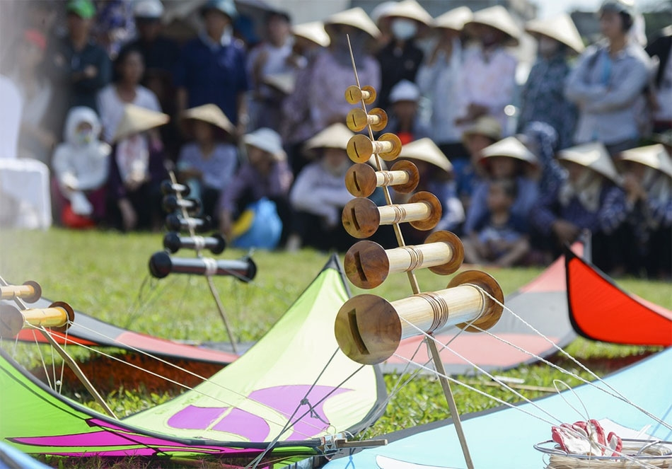 5-Chamber Kite Flute for Kites, Extremely Loud Sound - Vietnamese Folk Handicraft