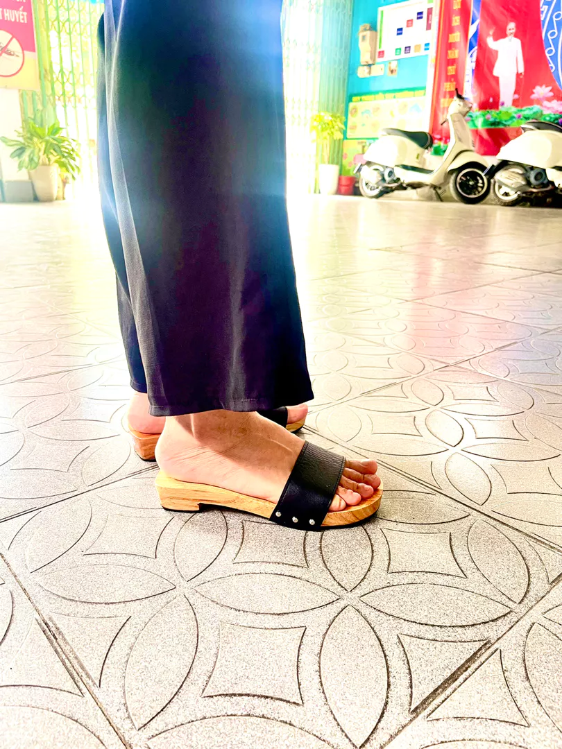 Traditional Vietnamese Wooden Clogs or Sole sisters (Guoc Moc) Sandal For Ao Dai